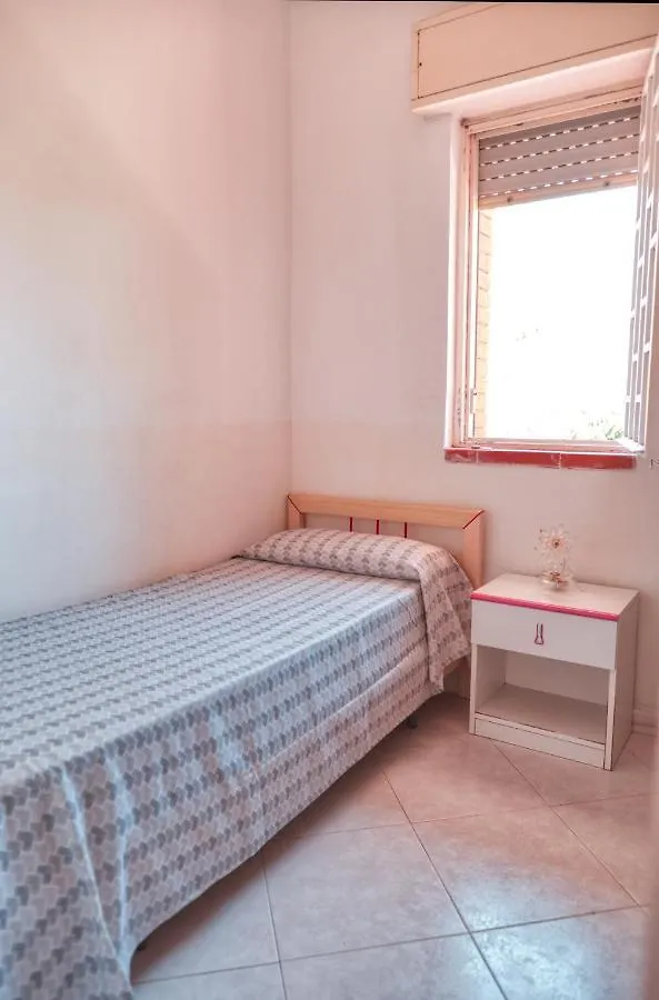Casa Vacanza Rilassante Con Giardino Esotico Santa Maria Del Focallo Holiday home