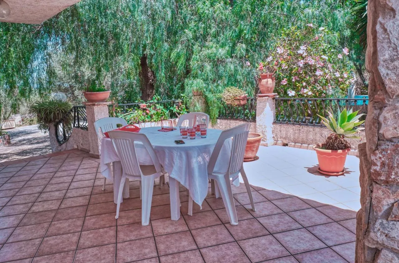 Casa Vacanza Rilassante Con Giardino Esotico Santa Maria Del Focallo 0*,  Italy