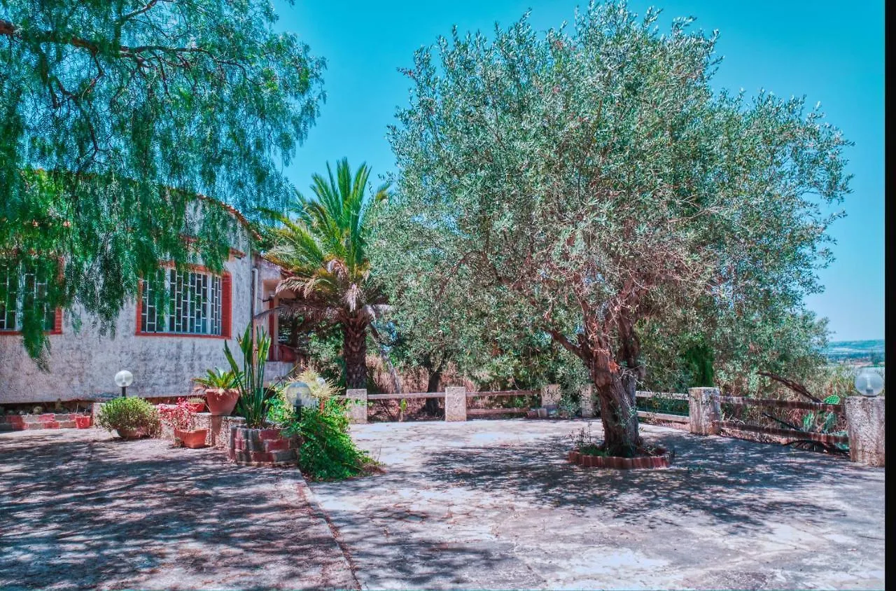 Holiday home Casa Vacanza Rilassante Con Giardino Esotico Santa Maria Del Focallo Italy