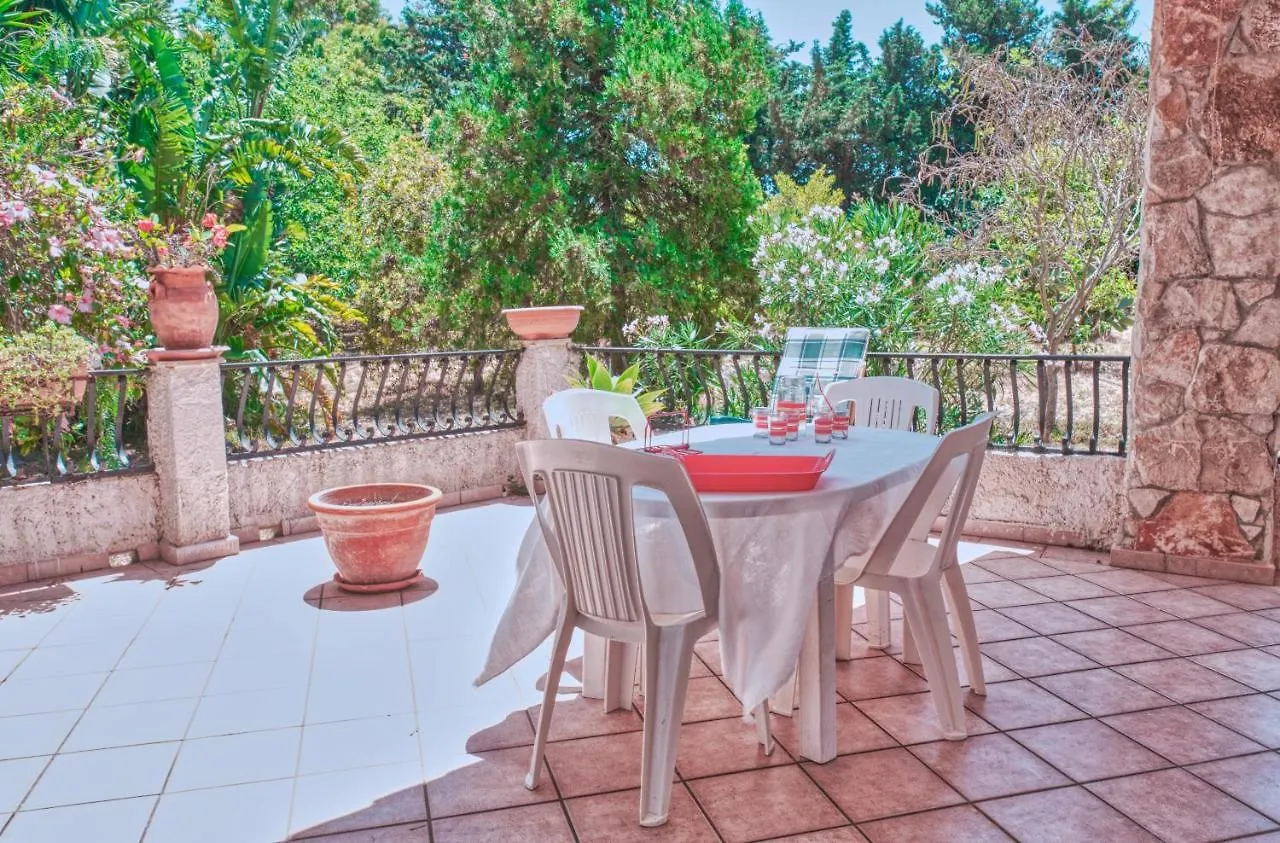 Holiday home Casa Vacanza Rilassante Con Giardino Esotico Santa Maria Del Focallo
