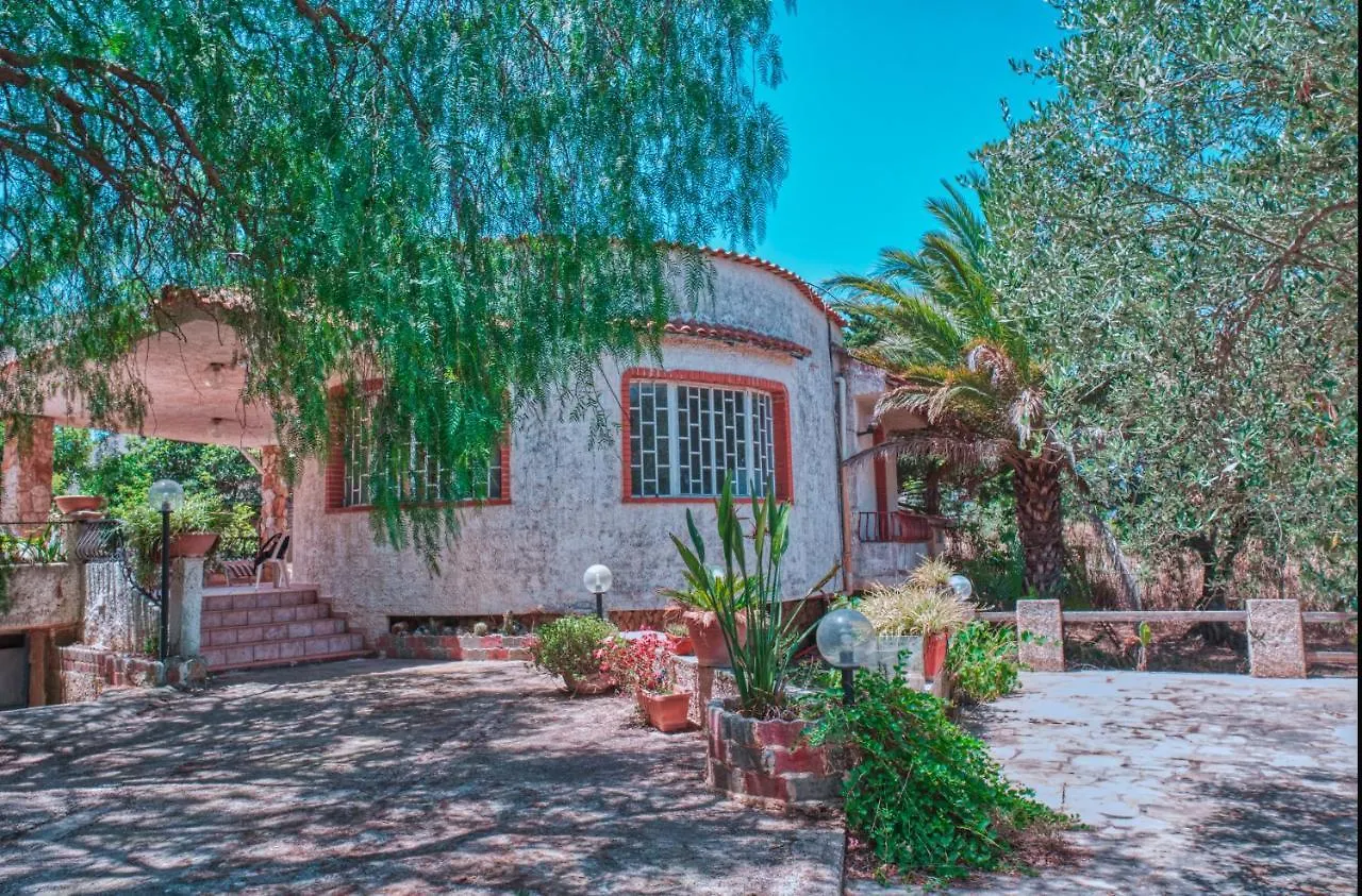Casa Vacanza Rilassante Con Giardino Esotico Santa Maria Del Focallo 0*,  Italy