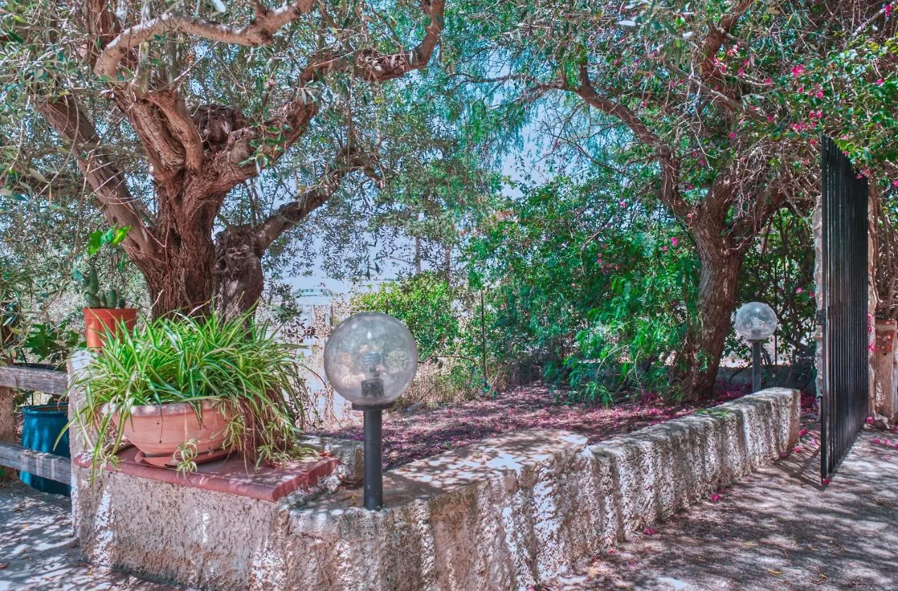 Casa Vacanza Rilassante Con Giardino Esotico Santa Maria Del Focallo Holiday home