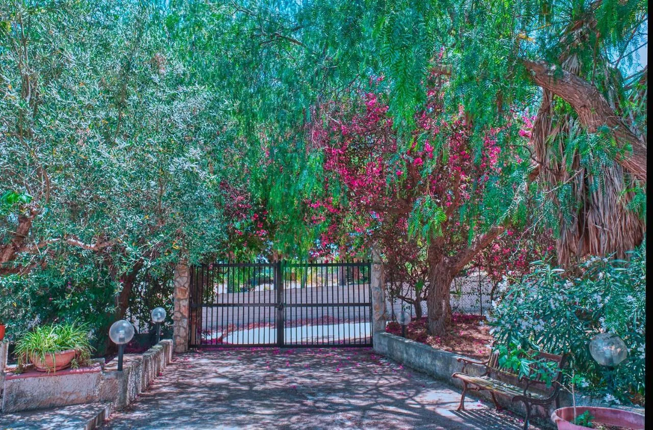 Holiday home Casa Vacanza Rilassante Con Giardino Esotico Santa Maria Del Focallo
